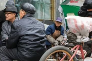 经济危机下，普通人怎么省钱活下来？