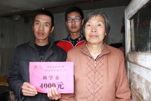 大学生学费贷款怎么贷_教育部全国学生资助政策解读_国家助学贷款还款计算